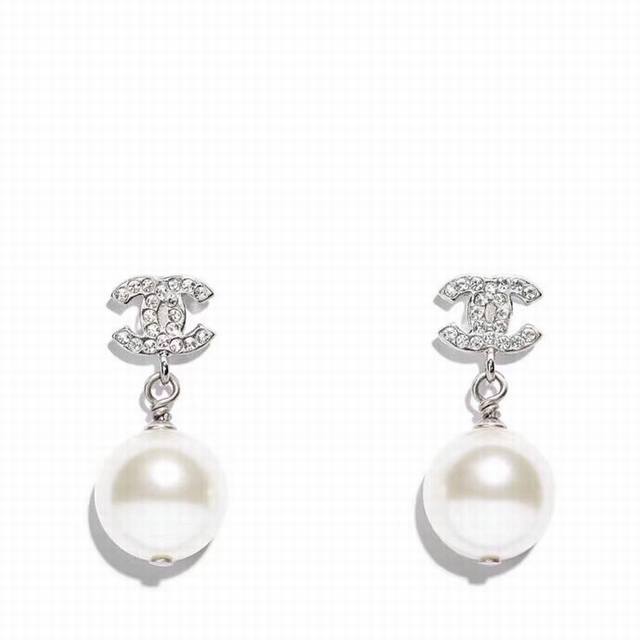 Chanel pearl earrings, personalized earrings, unique design, retro style, with l