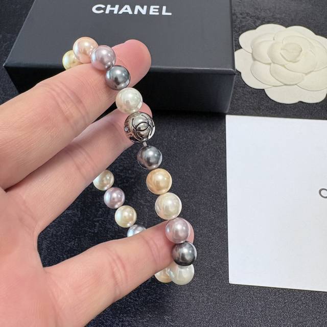 Chanel Double C high-end imported mixed-color pearl bracelet! Whitening and rich