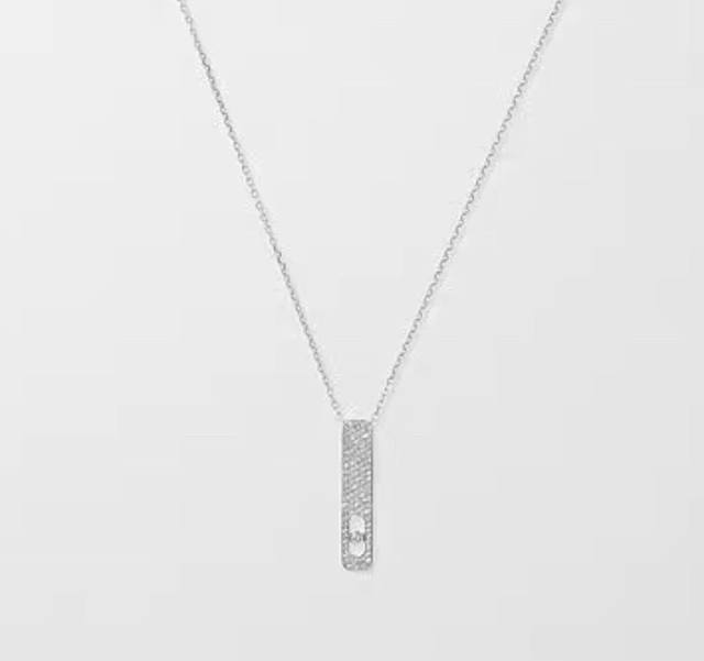 Mesica's new full-diamond necklace and single-diamond sliding necklace are the s