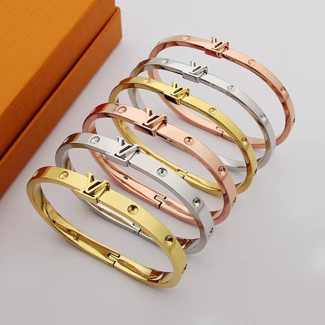 Lv bracelet is a beautiful one. Action is the key to success. The design is exqu