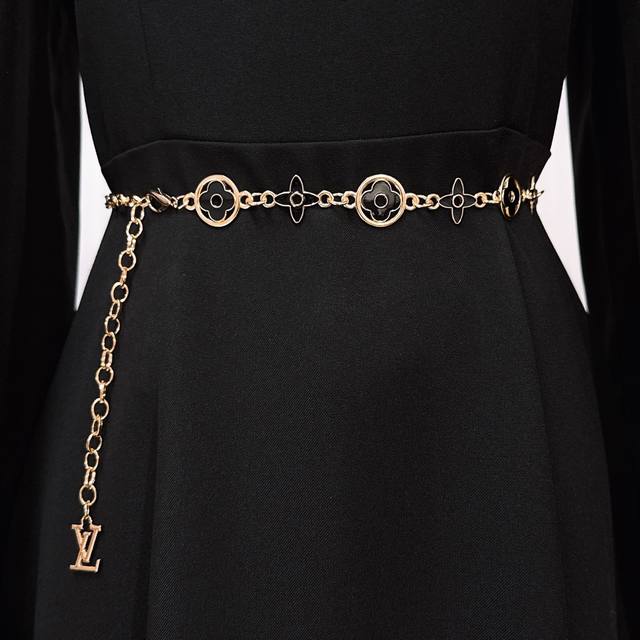 Lv pendant old flower waist chain black and white double-sided DDD