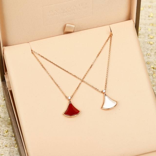 Little Skirt Necklace Zpp20800+ The Diva'Dream necklace features exquisite lines