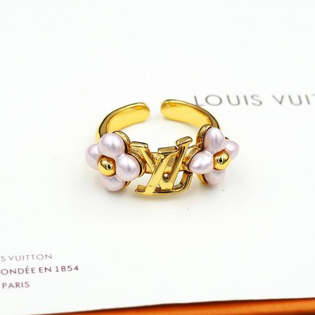 This Lvfloragram series ring, a Monogram flower blooming open ring constructed w