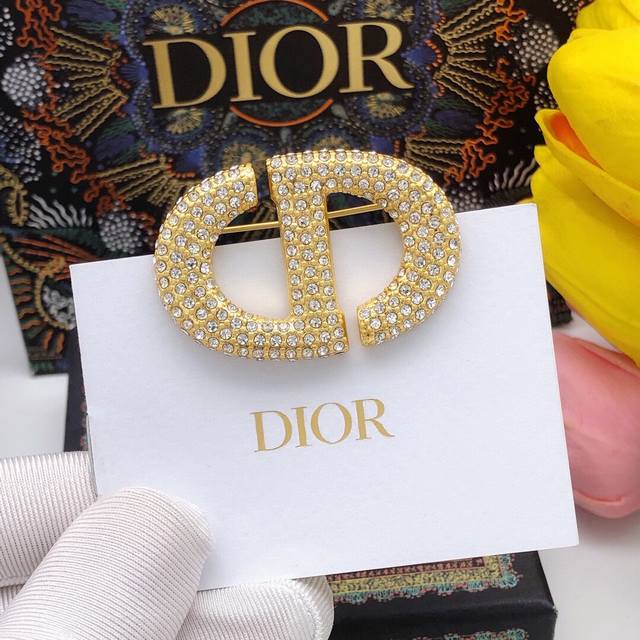 No. Dxz0037 Diorcd full diamond brooch pig nose pin DDD