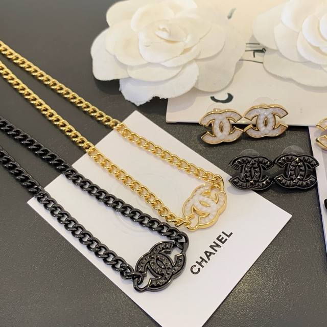 No. Xxl0197 White Necklace No. Xxl0074 Black Necklace No. Xed0644 White Earring