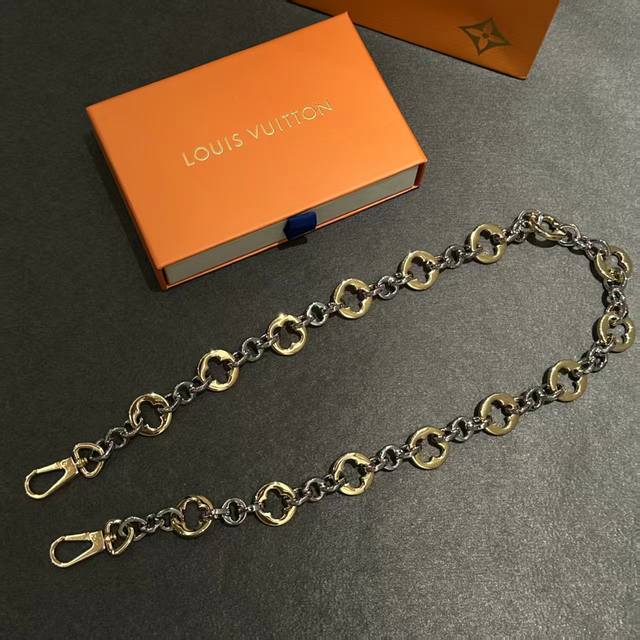 Louis Vuitton Capucines Bb gold hardware bag hanging flower pattern M12936 DDD
