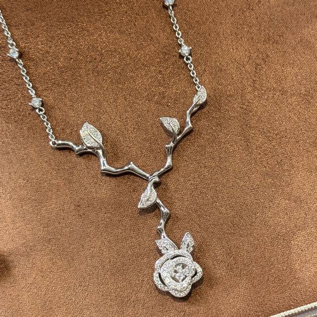 A6596 The new Rose Vine and Leaf necklace from Dior features a blossoming rose b
