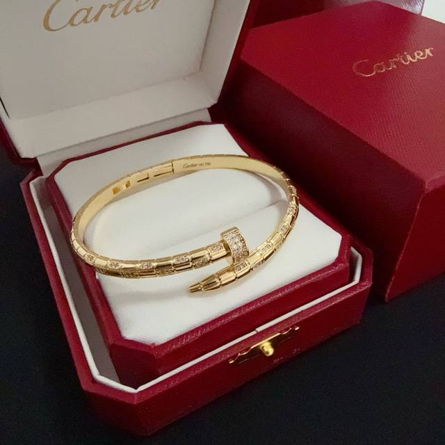 Cartier's panther head diamond-studded nail bracelet, a high-end custom version,