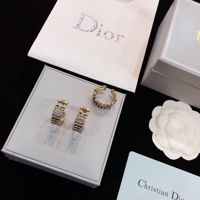 Dior Dior CD earrings, beautiful and romantic rings, a must-have for everyone, p