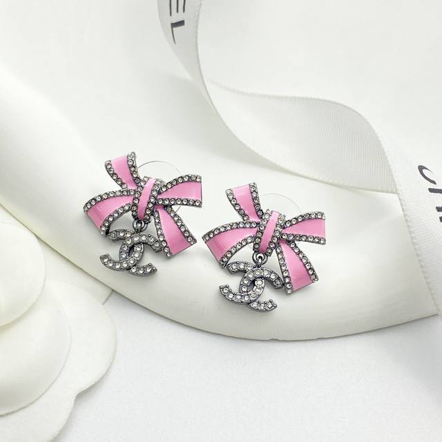 Today's new model, code E3170 Chanel earrings are a hot seller! Chan 25 Black a