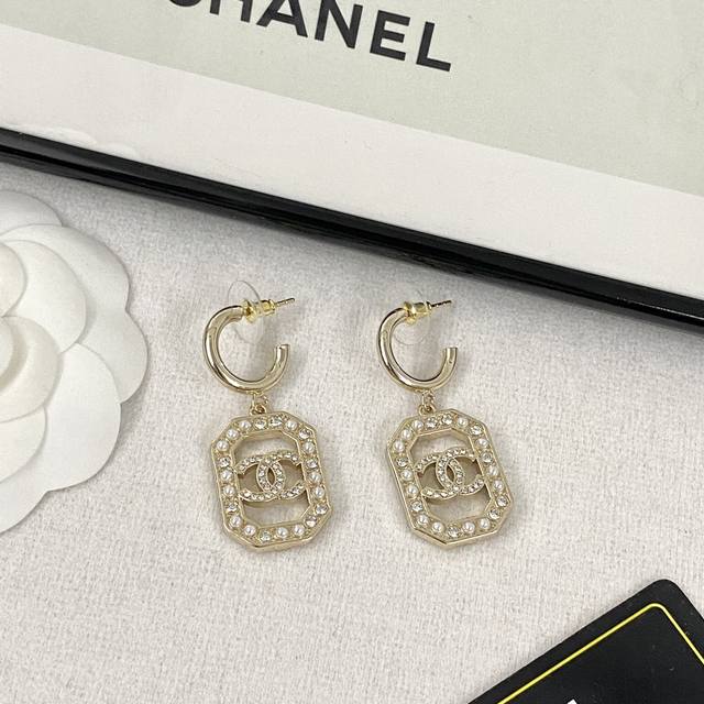 Code E2338 Chanel earrings hot-selling new Zp Chanel 23 pearl diamond hollow sq