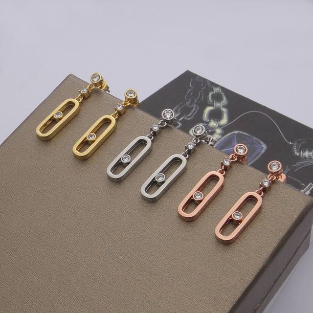 Messika earrings are known for their renowned "moving diamond" craftsmanship. Th