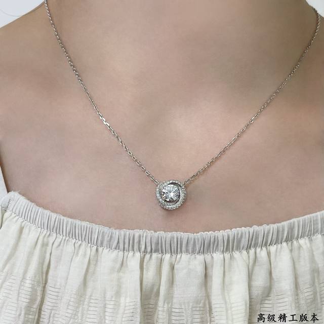 V Gold Cartier Linen Flower Necklace, exquisite from cutting the main stone to e