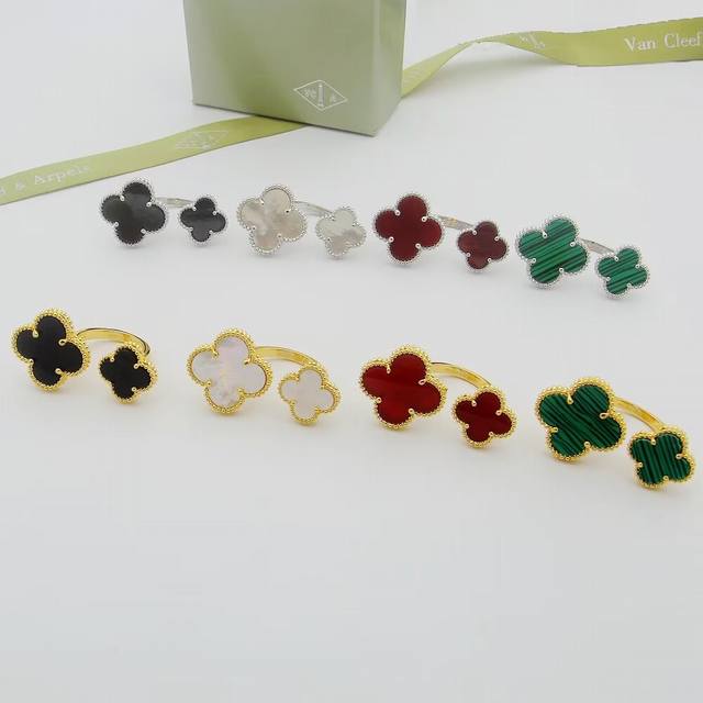 Van Cleef & Arpels double flower ring with four-leaf clover. Set with natural a