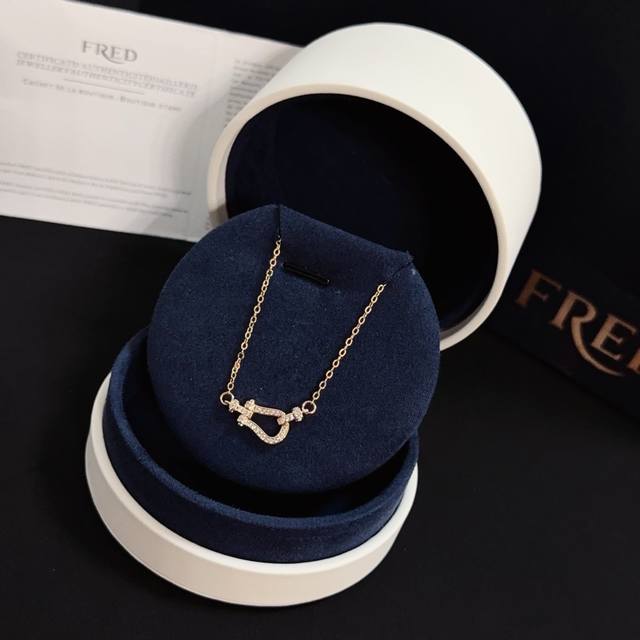 Fred half diamond horseshoe buckle necklace, fine micro-inlay, high-end customi