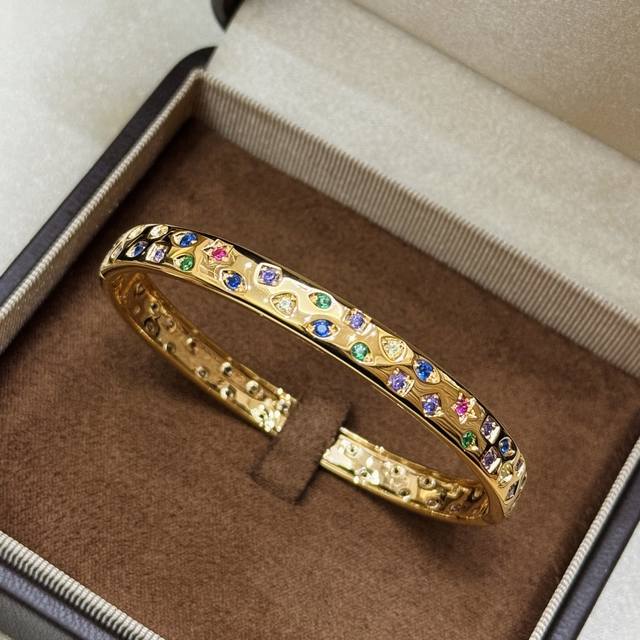 A6546 Pomellato, a renowned jewelry brand, exclusively launched with the same st