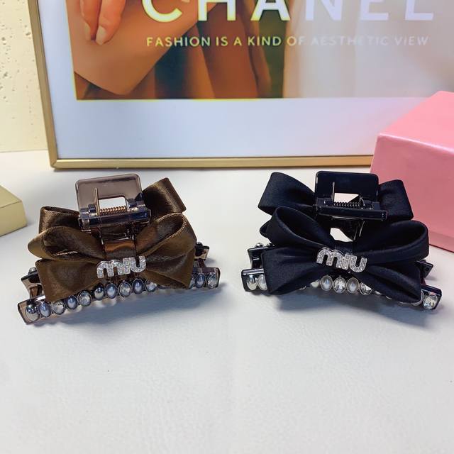 Miumiu Miao Miao Miumiu clip bow pearl diamond clip temperament versatile daily