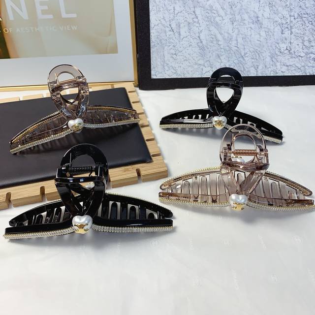 Chanel Celine Czech diamond pearl titanium steel logo clip temperament versatile