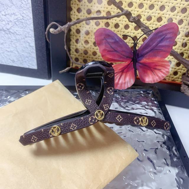 Lv Louis Vuitton Donkey brand clip Presbyopic Logo clip Temperament versatile da