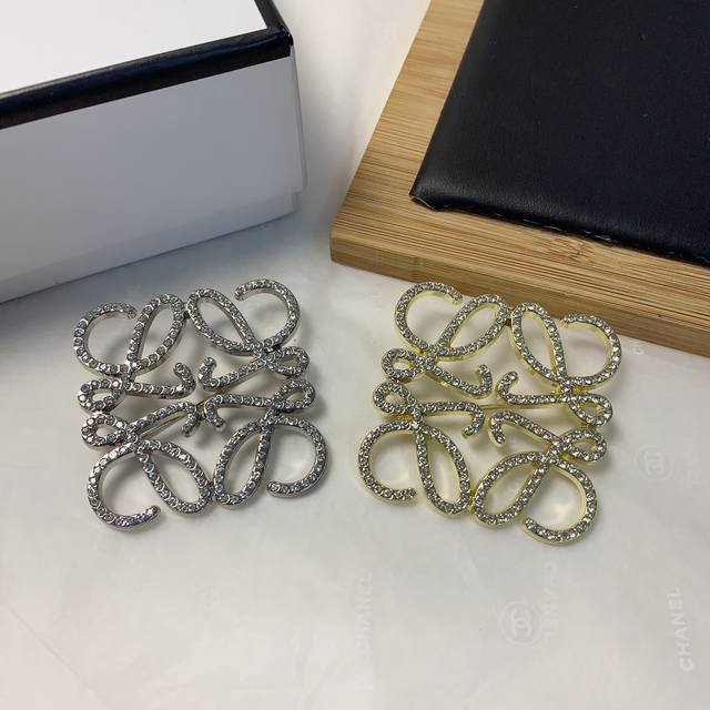 Loewe Loewe brooch Full diamond brooch, elegant and classy, a must-have for ever