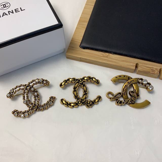 Chanel Xiaoxiang Chanel brooch Double C brooch atmospheric upscale exquisite lit