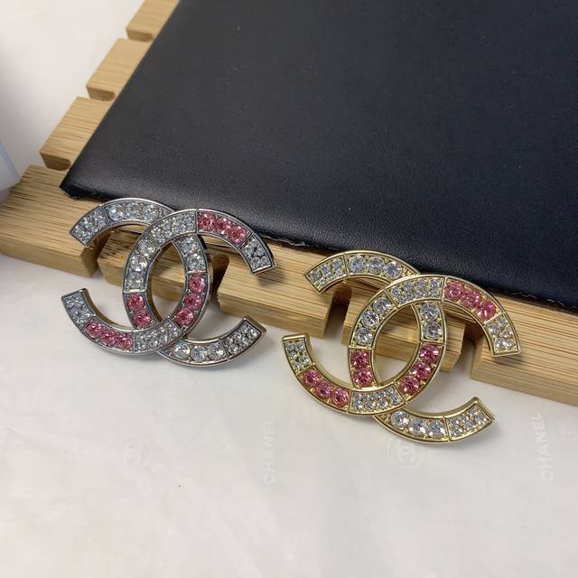Chanel Xiaoxiang Chanel brooch colored diamond brooch atmospheric upscale exquis