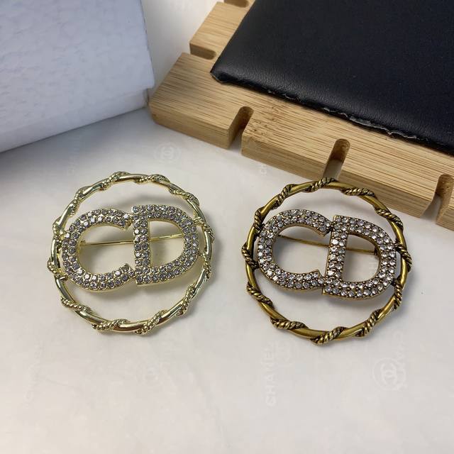 Dior Dior Dior brooch New brooch atmospheric upscale exquisite little fairy must