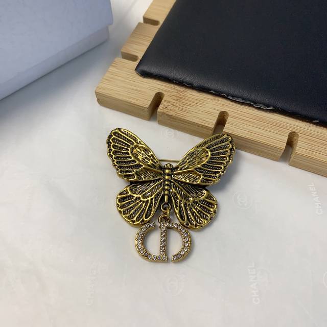 Dior Dior Dior brooch butterfly brooch atmospheric upscale exquisite little fair