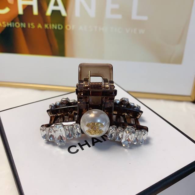 Chanel Xiaoxiang Chanel hairpin pearl Czech diamond logo clip temperament versat
