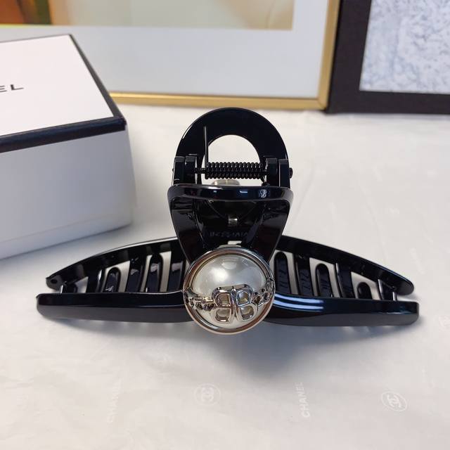 Balenciaga hairpin Pearl Logo grab clip temperament versatile daily exquisite s