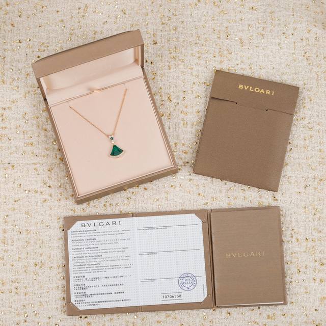 202675 We produce customizable 18K real gold and real diamonds. The agate will n