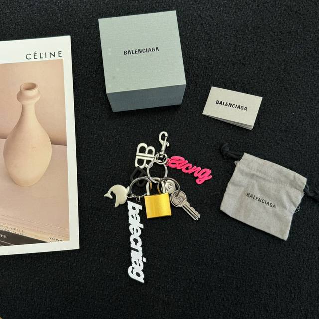 Balenciaga Rodeo small pendant keychain~It's so trendy The outfit looks more com
