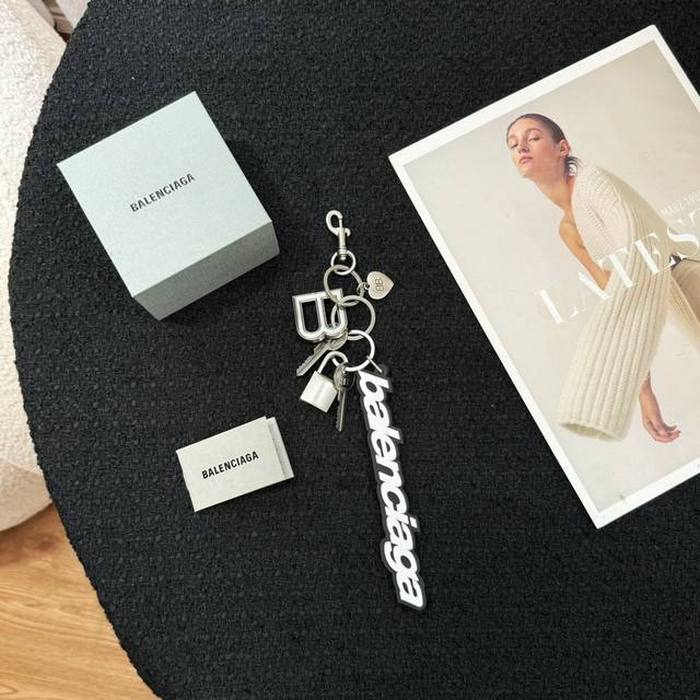 Balenciaga Rodeo small pendant keychain~It's so trendy The outfit looks more com