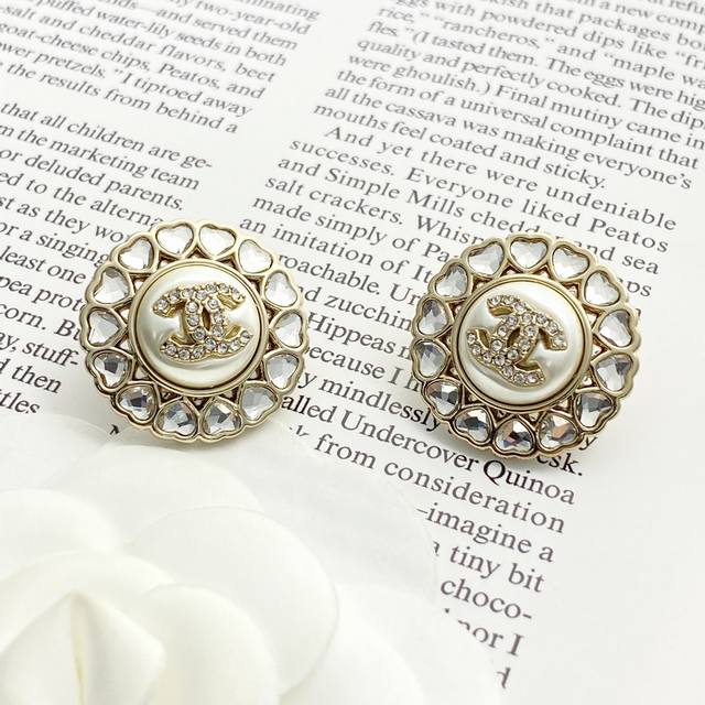 Today's new model code E3178 0267820 Chanel earrings are a hot seller! New arri