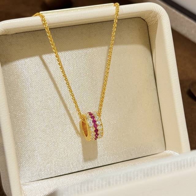 A5672 High-end custom-made, classy necklace with full personality. A must-have f