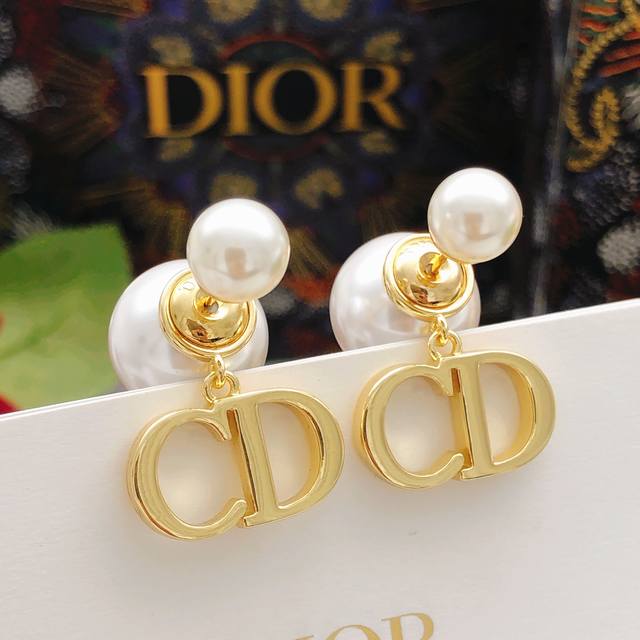 No.Ded0366 Dio*Latest model large and small pearl pendant Cd smooth earrings con
