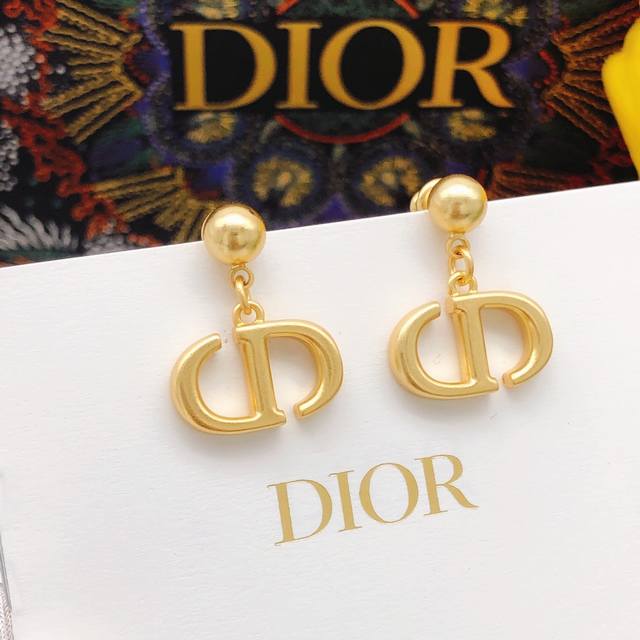 No. Ded0455 Dior Cd tassel earrings pig nose glossy 22 spring and summer new le
