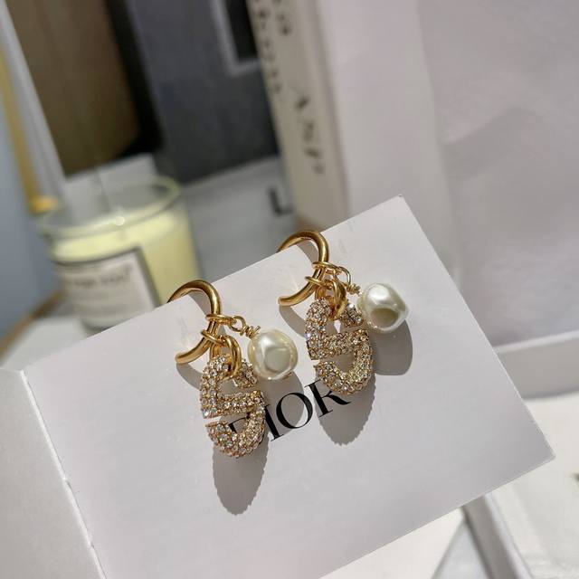 No. Ded0186 Secondhand Gold Pig Nose Cd Letter Pearl Earrings DDD