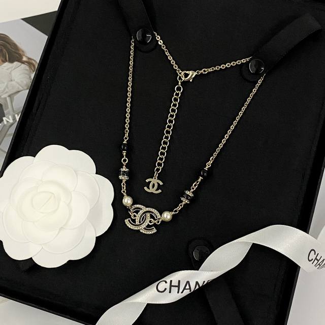 Today's new model code N1118 0267820 Chanel necklace is a hot seller and a new