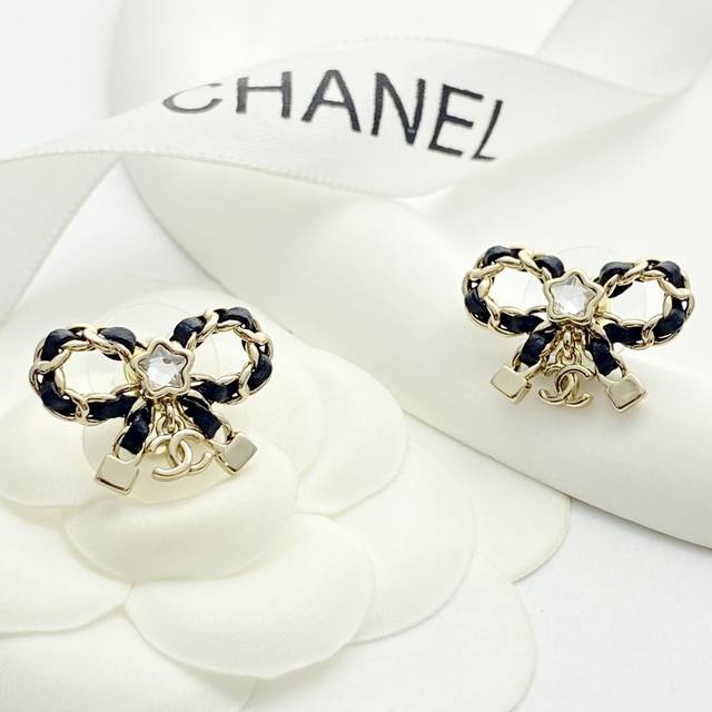 Today's new model code E3176 0346825 Chanel earrings are a hot-selling new arri