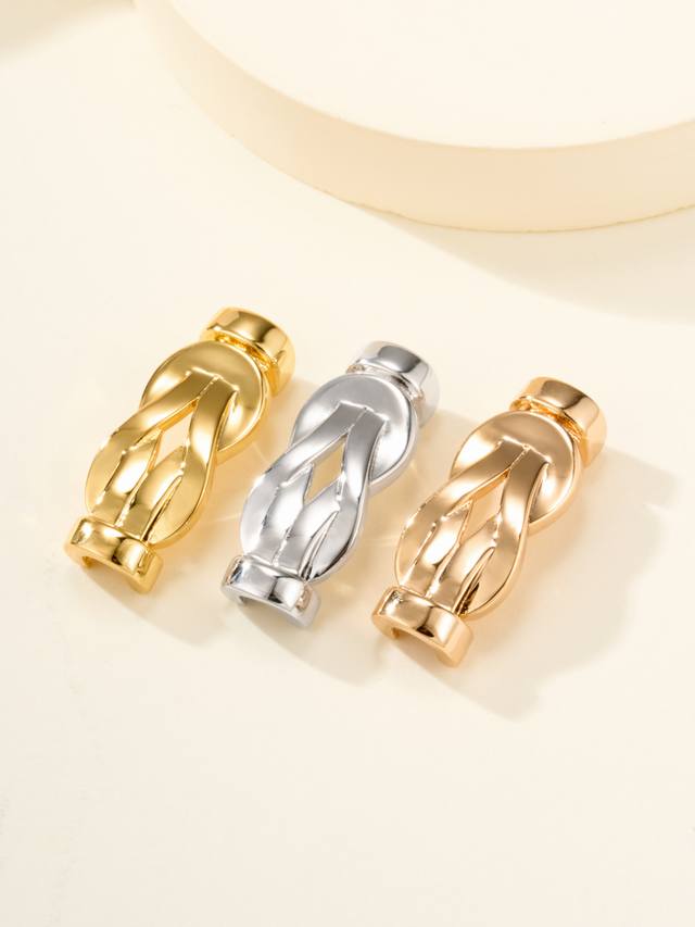 Small Force 8 degree cuff link originates from the 1966 masterpiece DDD