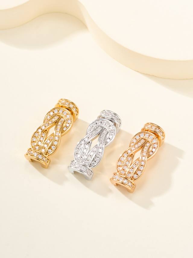 Small Force 8 degree cuff link originates from the 1966 masterpiece. DDD