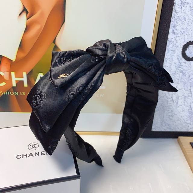 Chanel Xiaoxiang Chanel headband Three-layer bow embossed logo light luxury fash