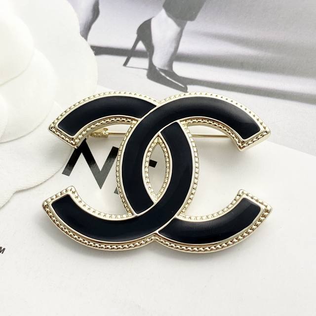 Code A640 0257820 Chanel brooch, bestseller, new arrival, Zp Chan 24 black gold