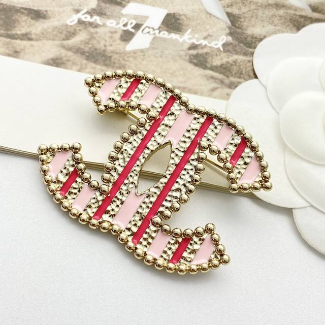 Code A644 0257820 Chanel brooch hot-selling new consistent Zp Chan 24 pink enam