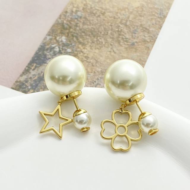 Today's new model code E3164 0247825 Dior earrings are hot-selling models. New