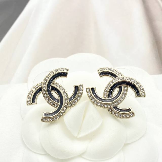 Today's new model code E3166 0247825 Chanel earrings are a hot seller! New arri