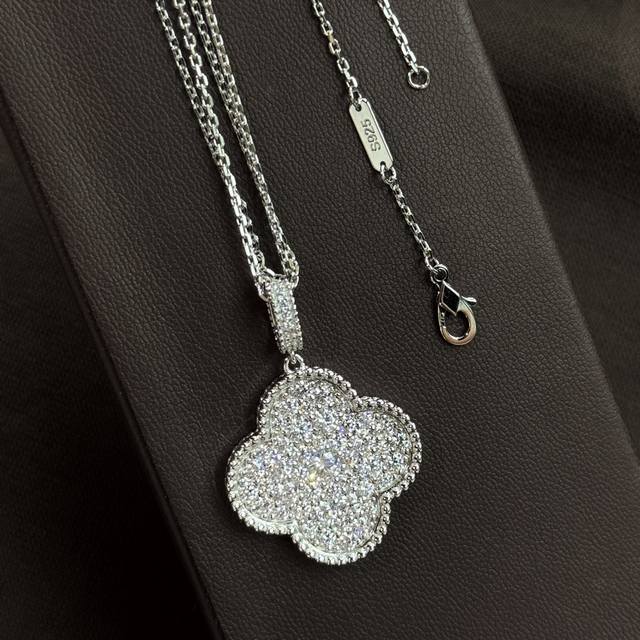 A3786 This Vanjia 90cm long, diamond-studded four-leaf clover sweater chain is h