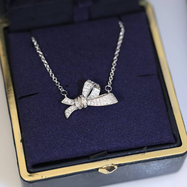 Graff necklace, a high-end jewelry brand! This new bow necklace is luxurious and
