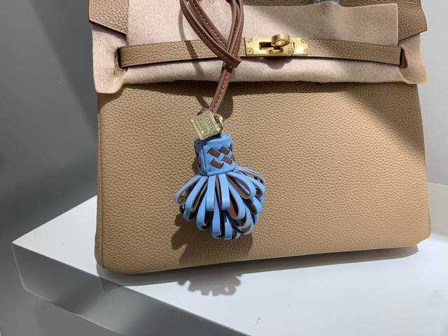Miu Miu 2025 new release Lantern Flower The new season Miu Miu pendant is so cut